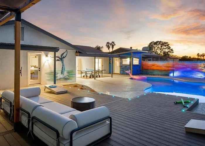 Coastal Retreat - Festive Deck With Pool & Bar Holiday home *